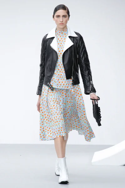 Look 25